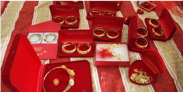 订婚彩礼金器